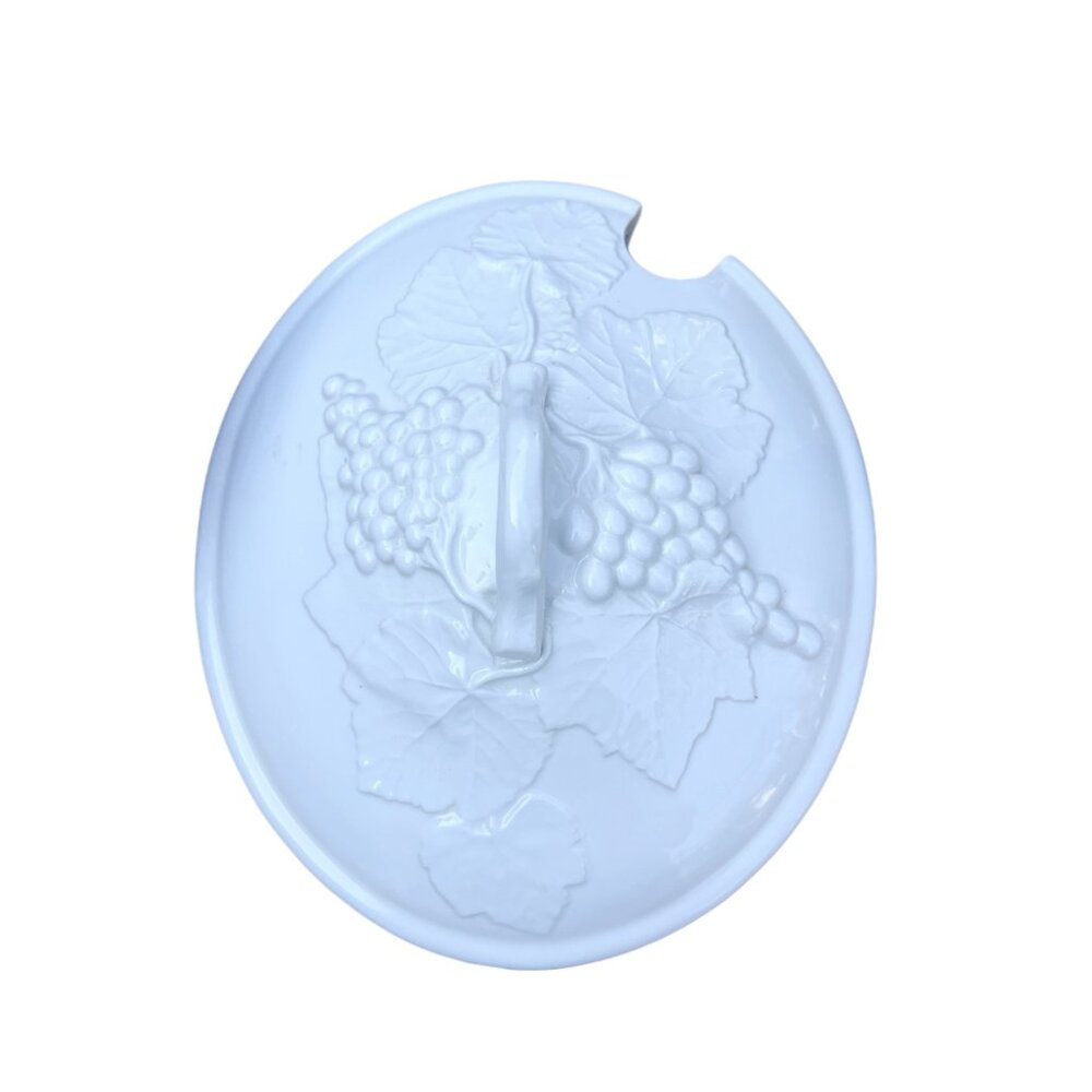 Elios of Italy White Embossed Grape Pattern Ceramic Soup Tureen With Lid & Plate - Picture 8 of 9